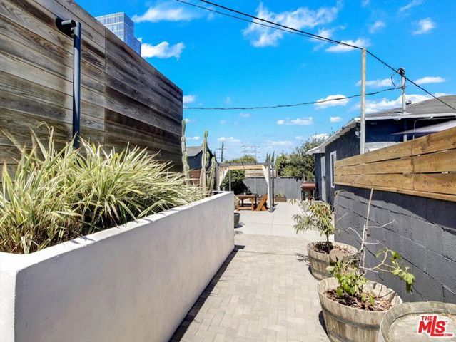 3021 S Genesee Avenue, Los Angeles, CA 90016