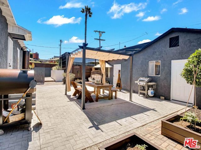 3021 S Genesee Avenue, Los Angeles, CA 90016