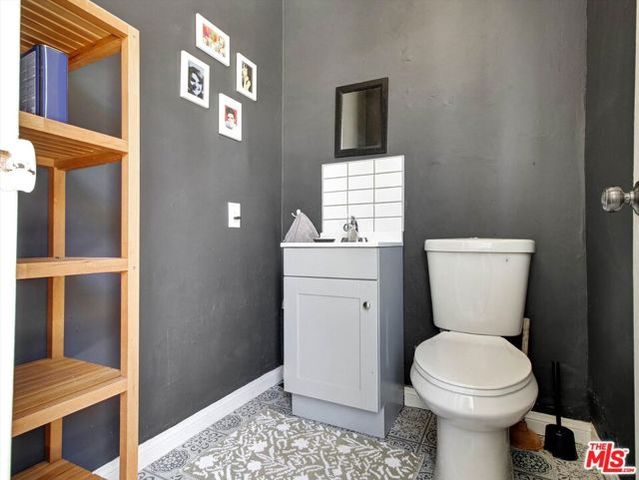 3021 S Genesee Avenue, Los Angeles, CA 90016