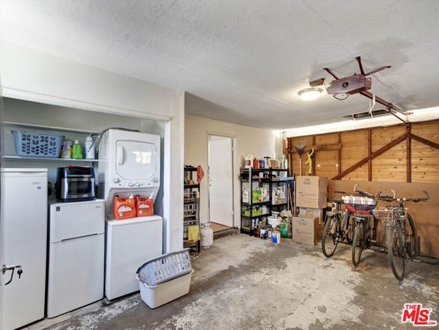 3021 S Genesee Avenue, Los Angeles, CA 90016