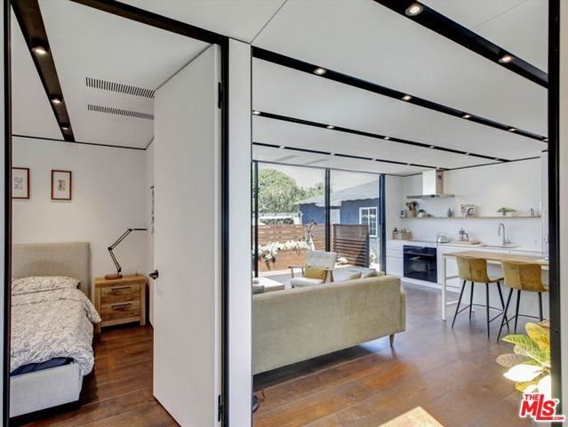 3021 S Genesee Avenue, Los Angeles, CA 90016