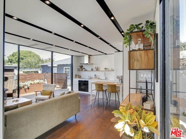 3021 S Genesee Avenue, Los Angeles, CA 90016