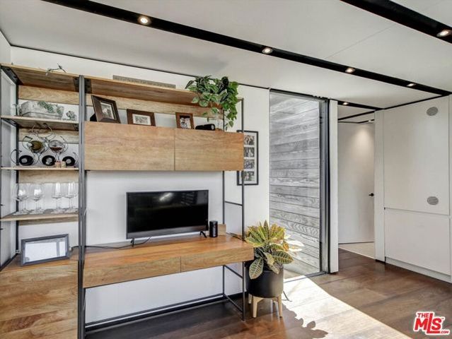 3021 S Genesee Avenue, Los Angeles, CA 90016