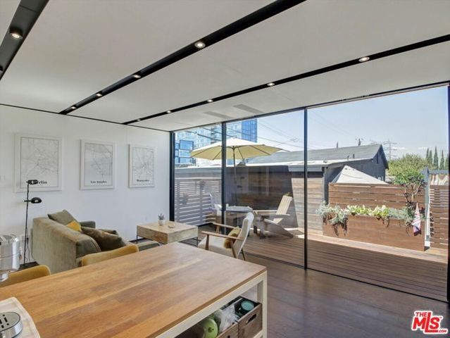 3021 S Genesee Avenue, Los Angeles, CA 90016
