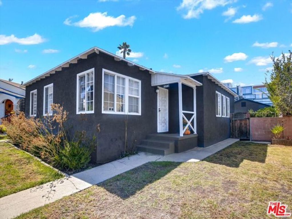 3021 S Genesee Avenue, Los Angeles, CA 90016