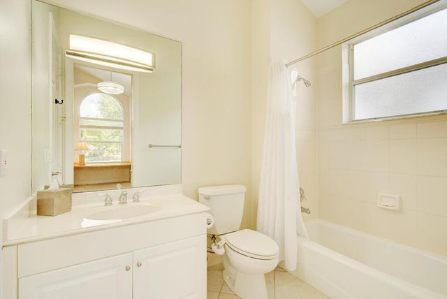 6646 Oakmont Way, West Palm Beach, FL 33412