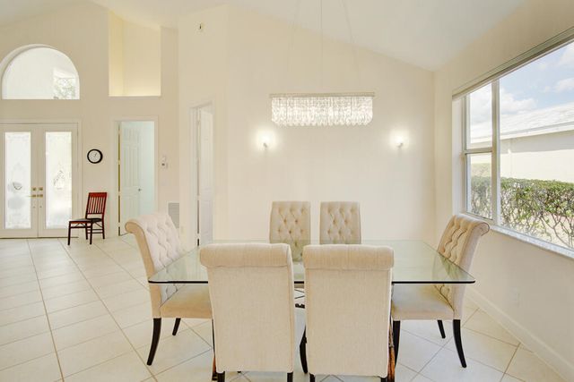 6646 Oakmont Way, West Palm Beach, FL 33412