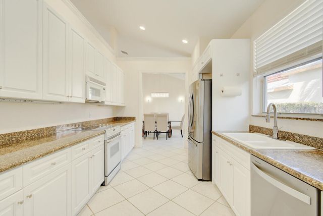 6646 Oakmont Way, West Palm Beach, FL 33412