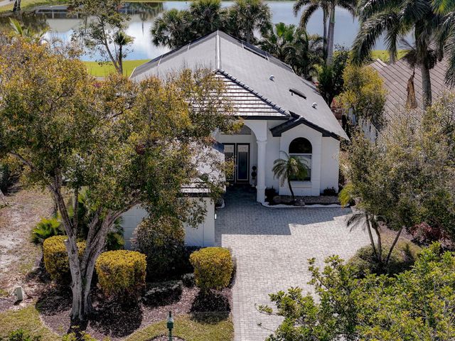 6646 Oakmont Way, West Palm Beach, FL 33412