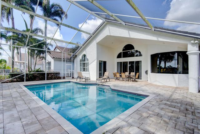 6646 Oakmont Way, West Palm Beach, FL 33412