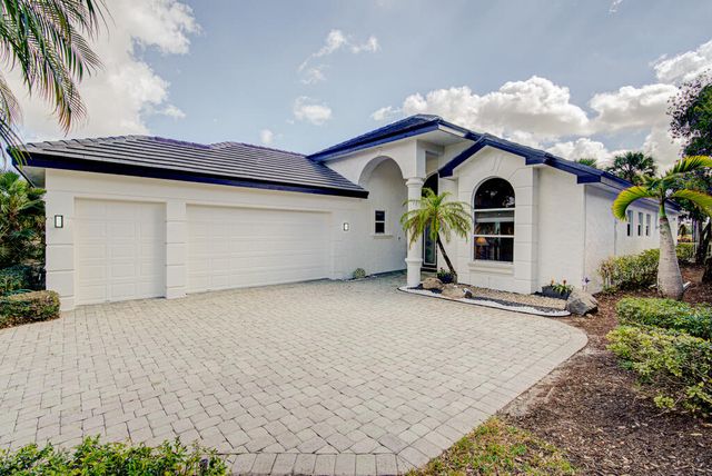 6646 Oakmont Way, West Palm Beach, FL 33412