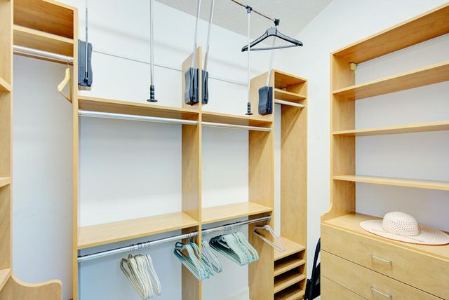 6646 Oakmont Way, West Palm Beach, FL 33412