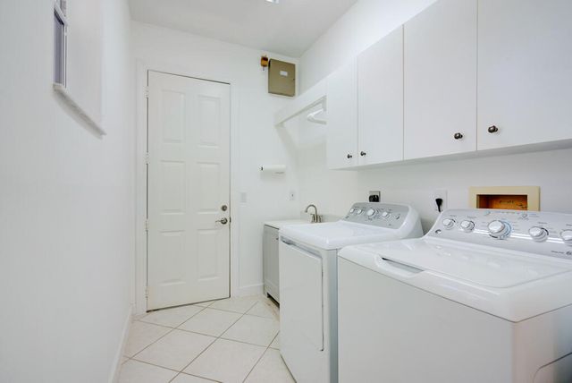 6646 Oakmont Way, West Palm Beach, FL 33412