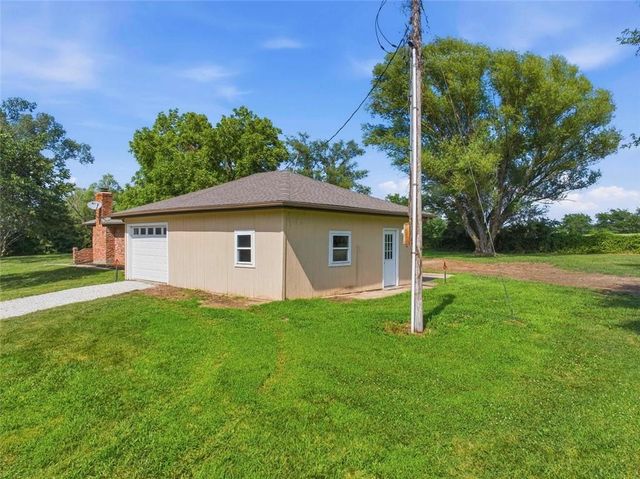 33701 E 275th Street, Garden City, MO 64747