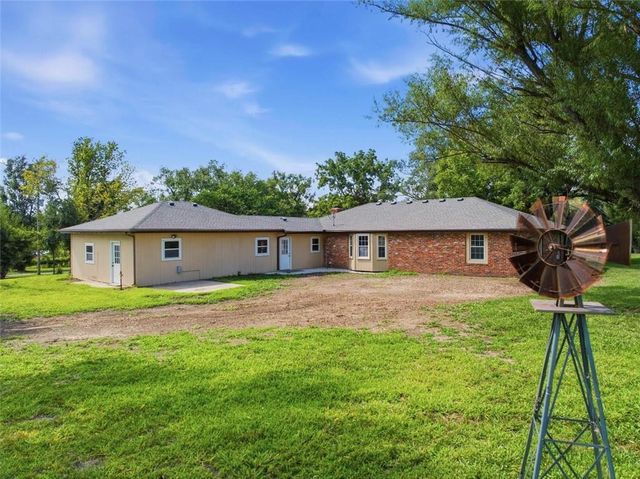 33701 E 275th Street, Garden City, MO 64747