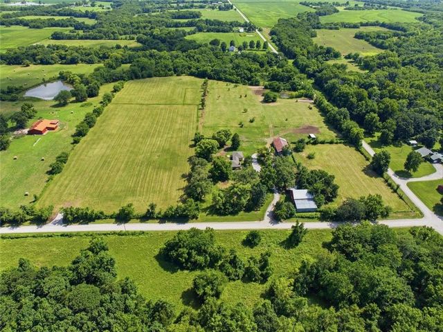 33701 E 275th Street, Garden City, MO 64747