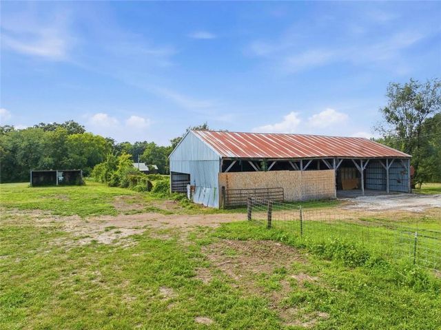 33701 E 275th Street, Garden City, MO 64747