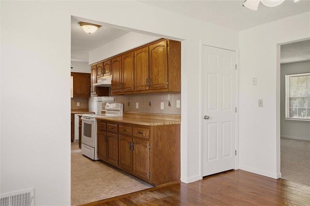 33701 E 275th Street, Garden City, MO 64747