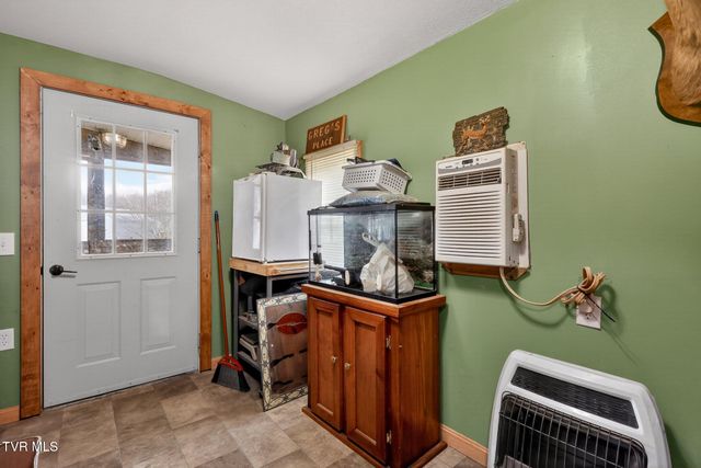 393 Meadow Creek Road, Bristol, TN 37620