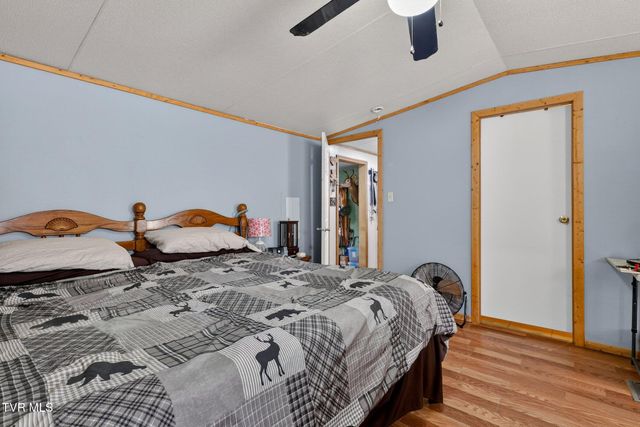 393 Meadow Creek Road, Bristol, TN 37620