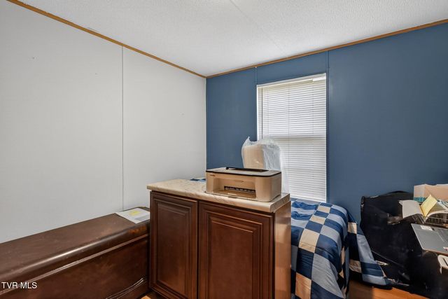 393 Meadow Creek Road, Bristol, TN 37620