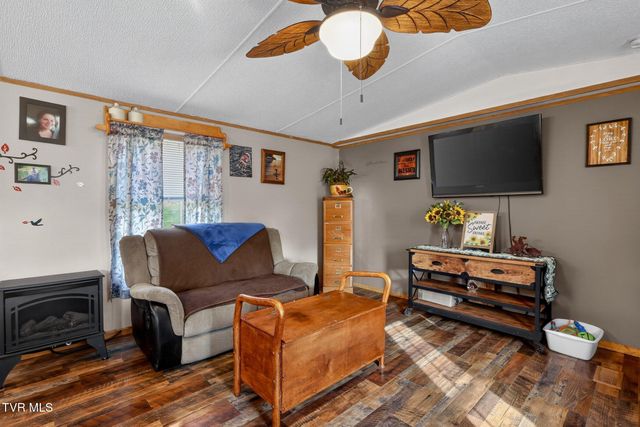 393 Meadow Creek Road, Bristol, TN 37620