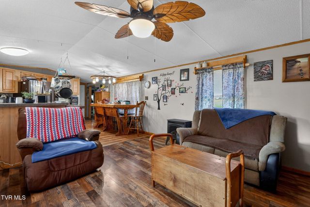 393 Meadow Creek Road, Bristol, TN 37620