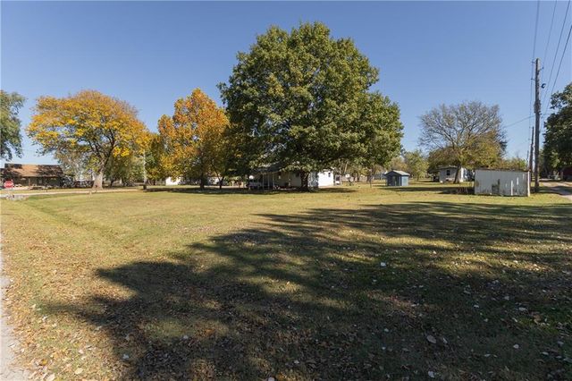 729 W 3rd Street, Cherryvale, KS 67335