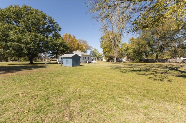 729 W 3rd Street, Cherryvale, KS 67335