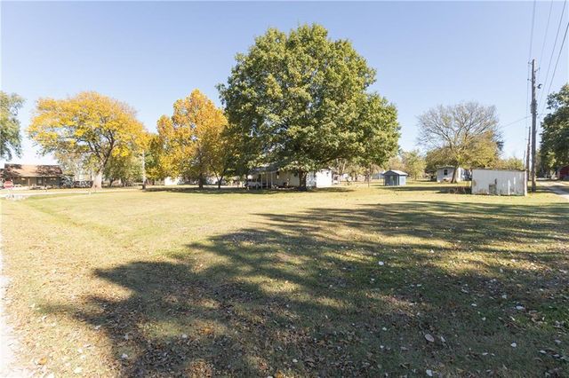 729 W 3rd Street, Cherryvale, KS 67335