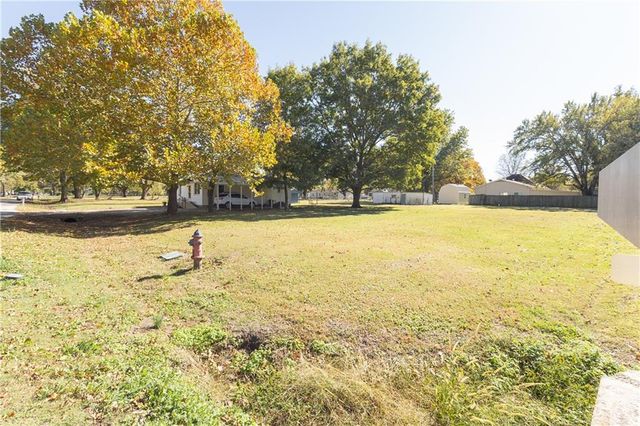 729 W 3rd Street, Cherryvale, KS 67335