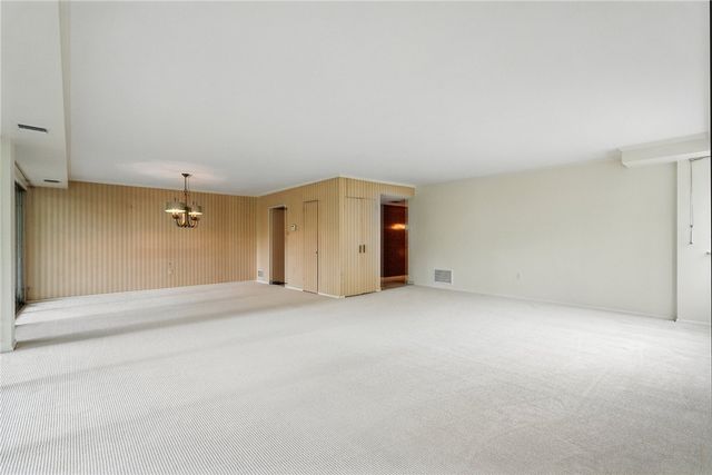 5048 5th Ave 101, Shadyside, PA 15232