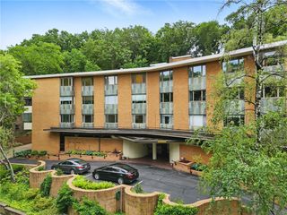 5048 5th Ave 101, Shadyside, PA 15232