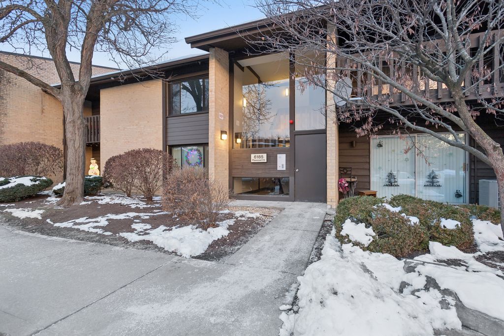 6185 Pinewood Court 202, Willowbrook, IL 60527