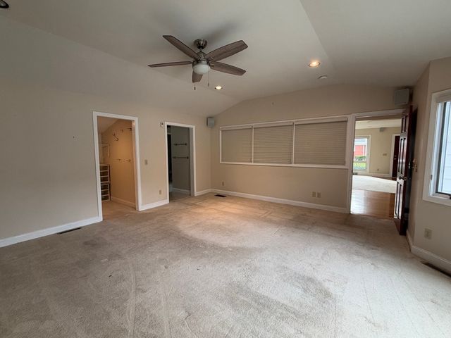 25 Wayne Memorial Dr, Dartmouth, MA 02747