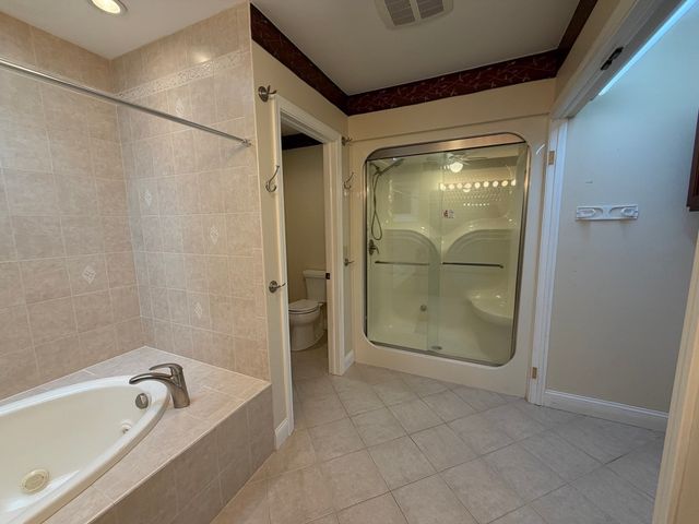 25 Wayne Memorial Dr, Dartmouth, MA 02747