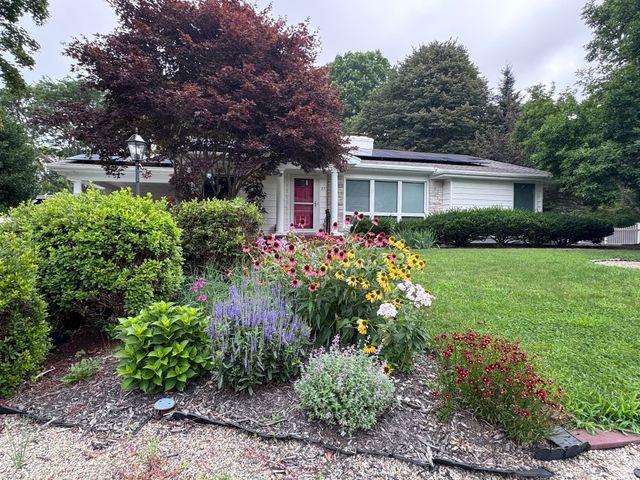 25 Wayne Memorial Dr, Dartmouth, MA 02747