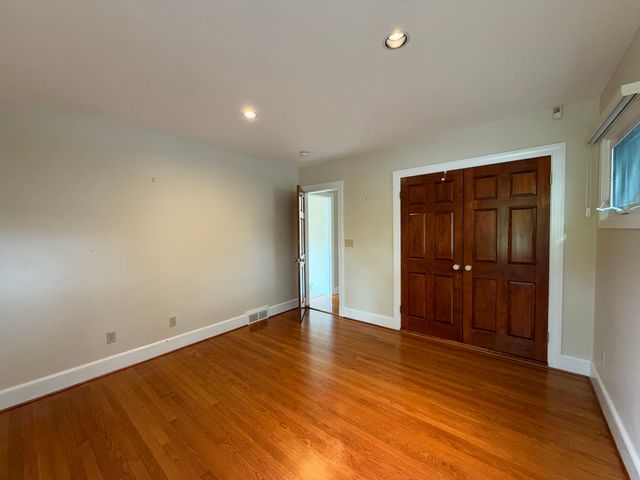 25 Wayne Memorial Dr, Dartmouth, MA 02747
