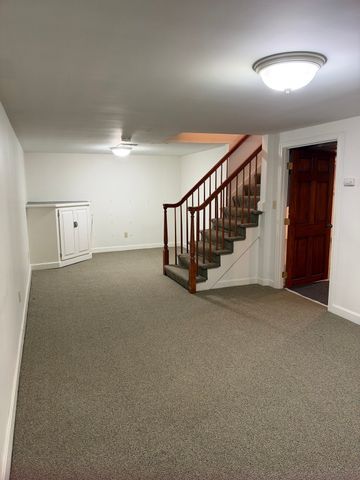 25 Wayne Memorial Dr, Dartmouth, MA 02747