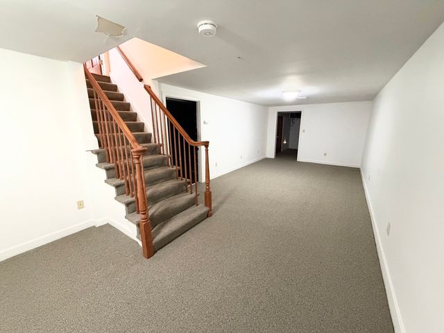 25 Wayne Memorial Dr, Dartmouth, MA 02747