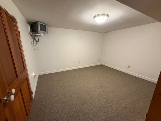 25 Wayne Memorial Dr, Dartmouth, MA 02747