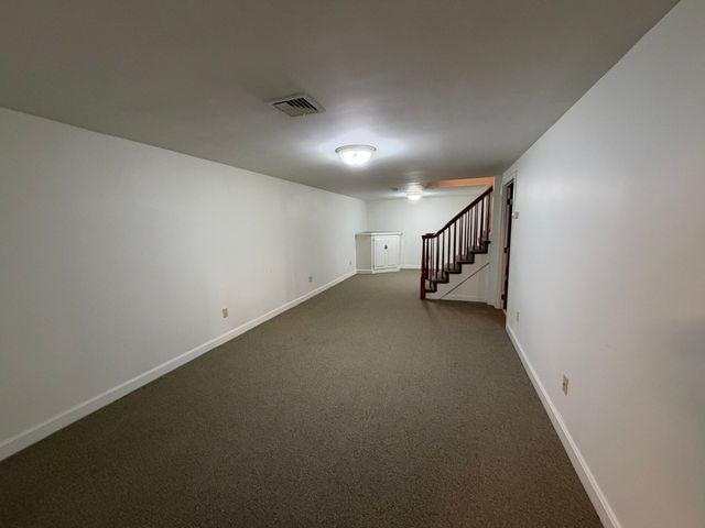 25 Wayne Memorial Dr, Dartmouth, MA 02747