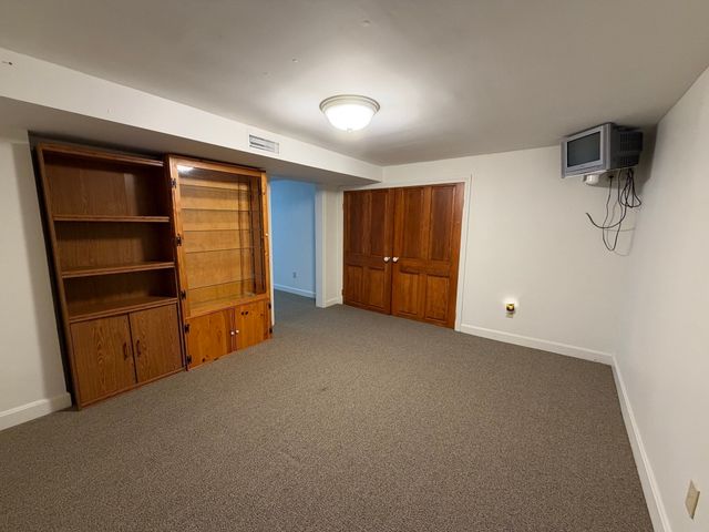 25 Wayne Memorial Dr, Dartmouth, MA 02747