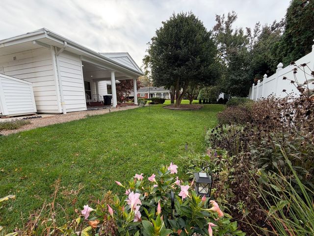 25 Wayne Memorial Dr, Dartmouth, MA 02747