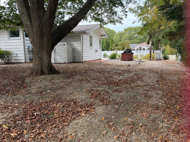 25 Wayne Memorial Dr, Dartmouth, MA 02747