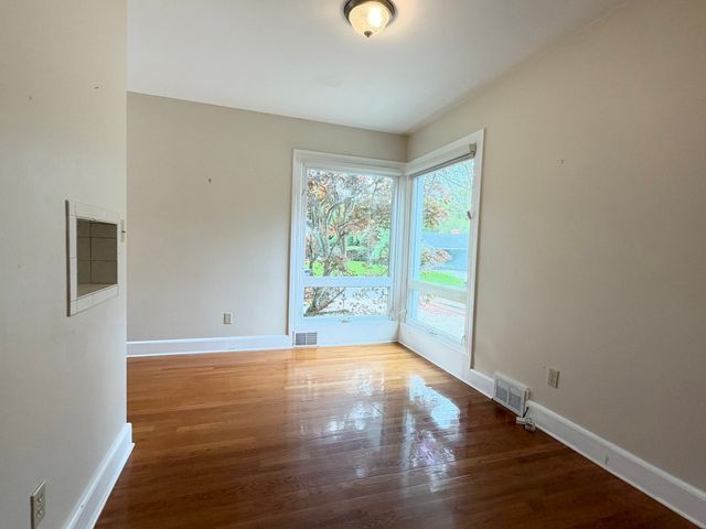 25 Wayne Memorial Dr, Dartmouth, MA 02747