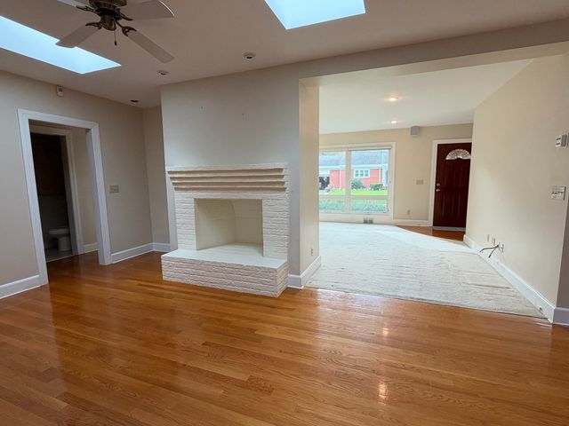 25 Wayne Memorial Dr, Dartmouth, MA 02747