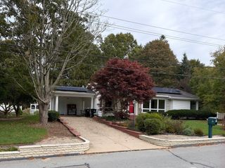25 Wayne Memorial Dr, Dartmouth, MA 02747