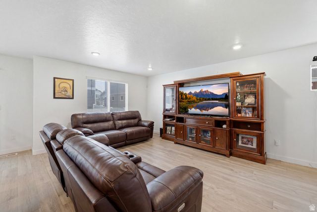 1098 E WATERWAY LN, Saratoga Springs, UT 84045
