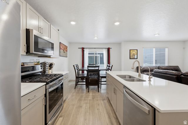 1098 E WATERWAY LN, Saratoga Springs, UT 84045